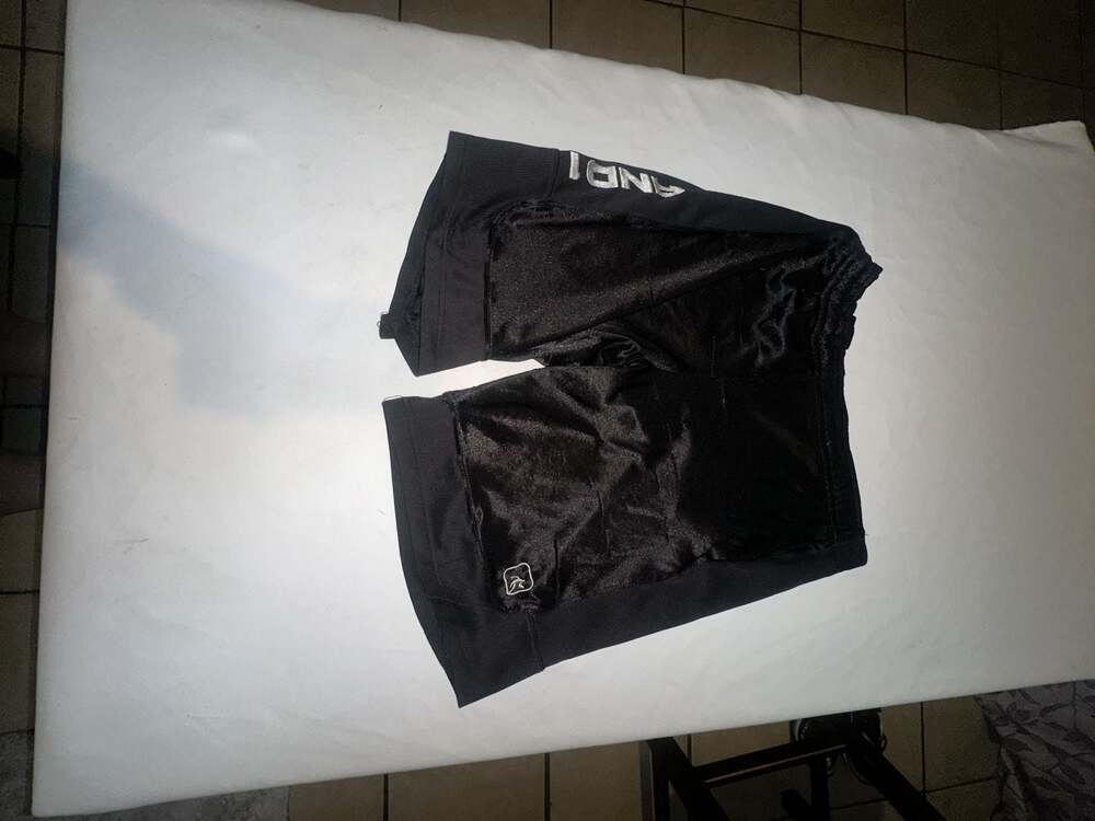 AND1 Men's Athletic Basketball Dazzle Shorts size Small draw string missing